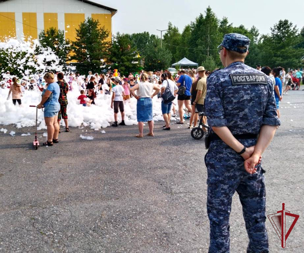 Во Владивостоке сотрудники вневедомственной охраны обеспечили безопасность граждан во время праздничных мероприятий  