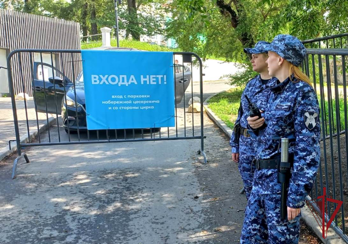 Во Владивостоке сотрудники вневедомственной охраны обеспечили безопасность граждан во время праздничных мероприятий  