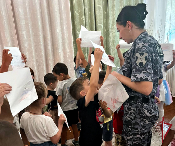 Росгвардейцы в Приморье приняли участие в серии мероприятий, посвященных Дню флага России  
