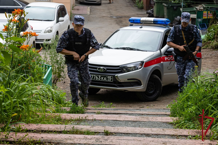 Во Владивостоке росгвардейцы задержали злоумышленника на месте преступления 