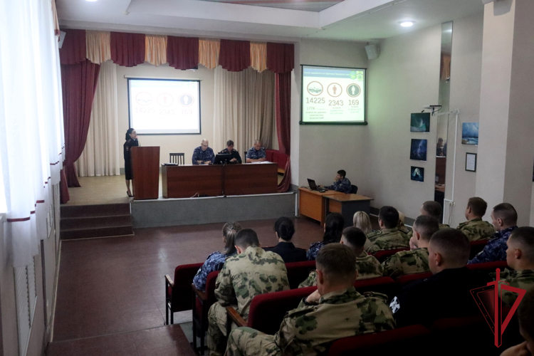 Во Владивостоке росгвардейцам рассказали о ПДД