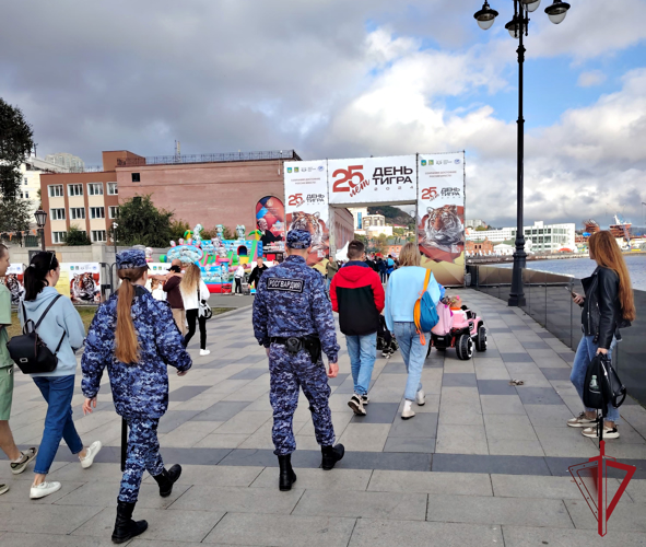 Росгвардейцы во Владивостоке на Дне тигра помогли найти потерявшегося ребенка