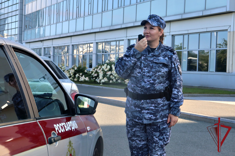 Сотрудники и военнослужащие Росгвардии приняли участие в обеспечении безопасности в период проведения Восточного экономического форума