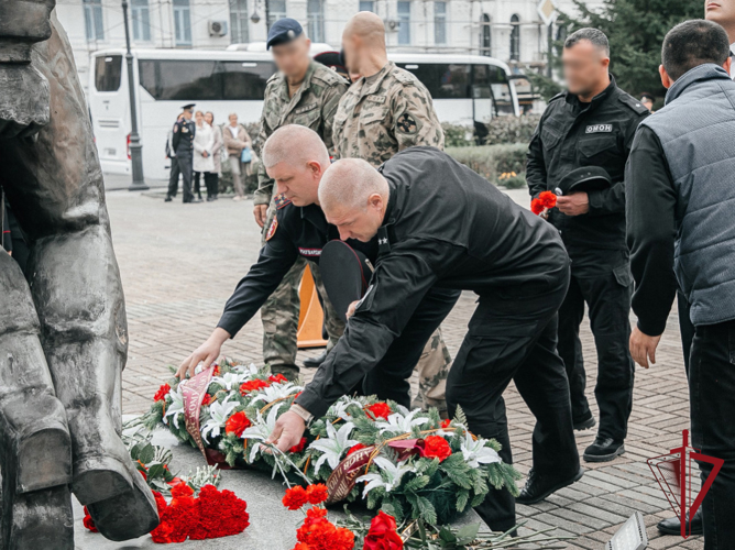 Росгвардейцы во Владивостоке отдали долг памяти погибшим коллегам