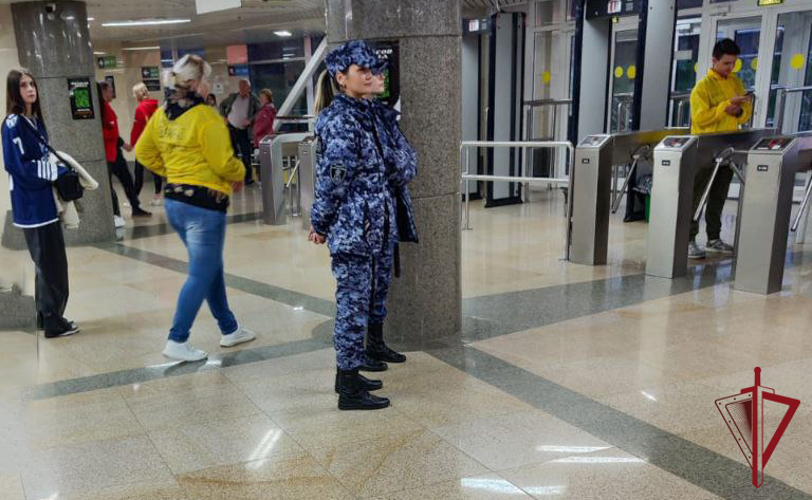 Во Владивостоке сотрудники Росгвардии обеспечили охрану общественного порядка на матче Чемпионата России по хоккею