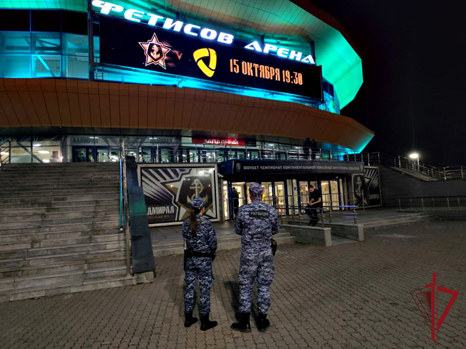 Росгвардейцы обеспечили безопасность на матчах Чемпионата России по хоккею во Владивостоке