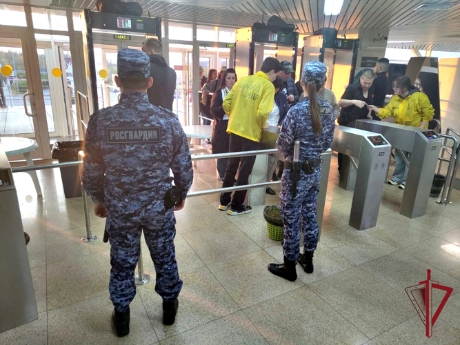 В столице Дальнего Востока сотрудники вневедомственной охраны обеспечили правопорядок на хоккейном матче КХЛ