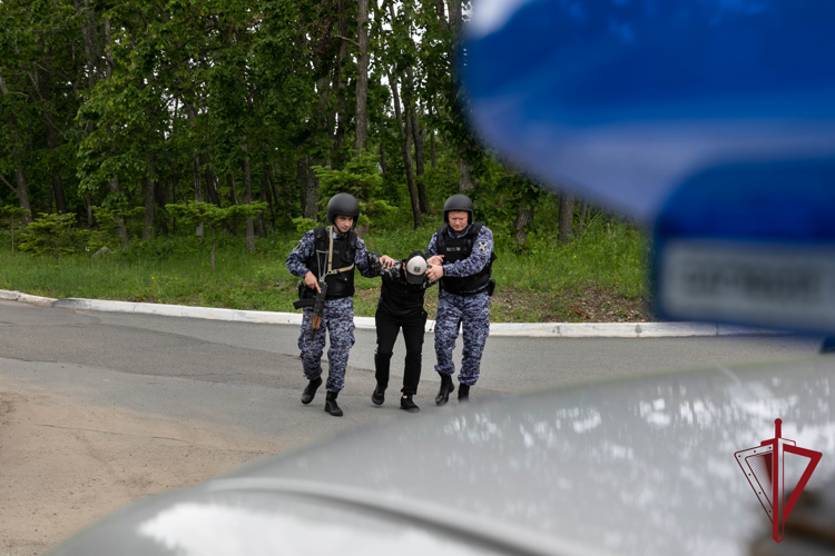 В Приморье сотрудники вневедомственной охраны отмечают профессиональный праздник