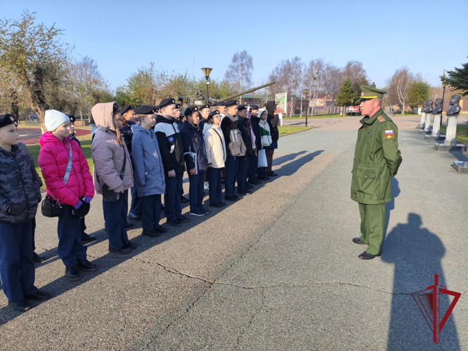 В Приморье сотрудники вневедомственной охраны организовали экскурсию для кадетов Росгвардии
