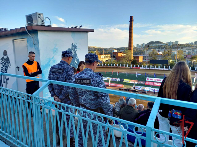 Во Владивостоке росгвардейцы обеспечили охрану общественного порядка на чемпионате России по спидвею