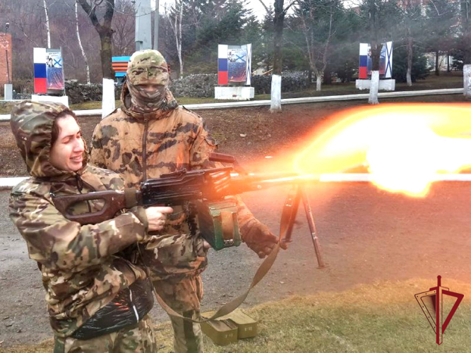 Во Владивостоке сотрудники СОБР стали инструкторами в военно-патриотической игре