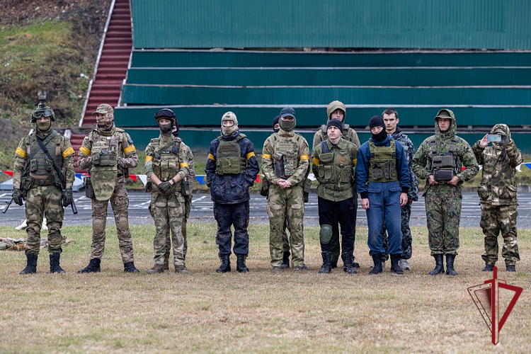 Во Владивостоке сотрудники СОБР стали инструкторами в военно-патриотической игре