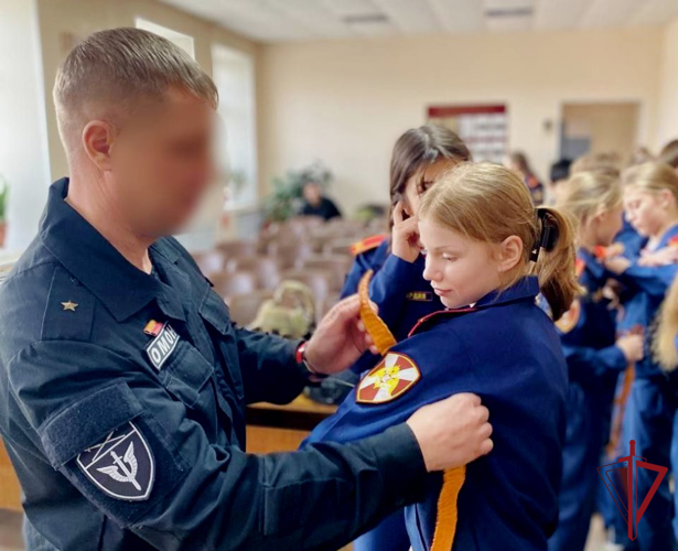 В Уссурийске наставники-росгвардейцы провели с кадетами занятие по медицине