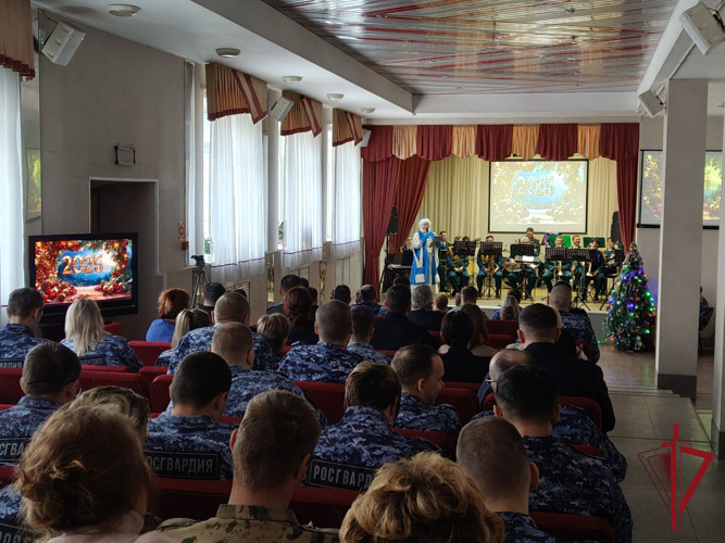 Росгвардейцев в Приморском крае поздравили с наступающим Новым годом  