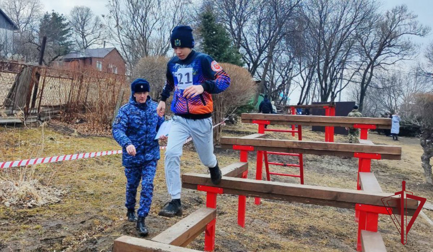 В Уссурийске росгвардейцы стали судьями военно-патриотической игры «Зарница 2.0»  