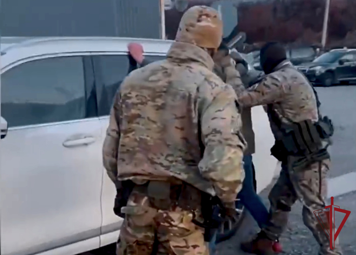 Во Владивостоке при силовой поддержке росгвардейцев перекрыт канал поставки особо крупной партии наркотических средств