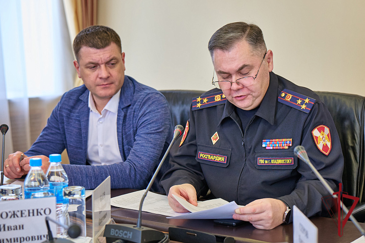 Во Владивостоке 214 автобусов находятся под охраной сотрудников Росгвардии