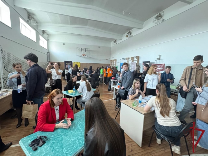 Во Владивостоке росгвардейцы приняли участие в «Кадровом форуме 2025»