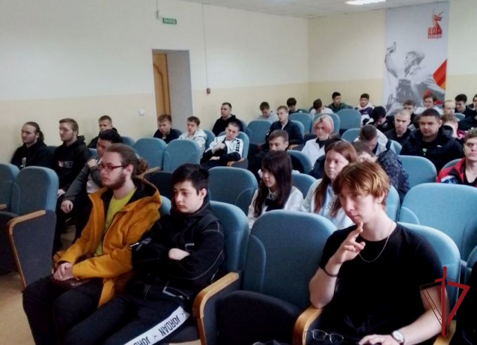 В Приморье сотрудники вневедомственной охраны рассказали студентам Дальневосточного судостроительного колледжа о службе  
