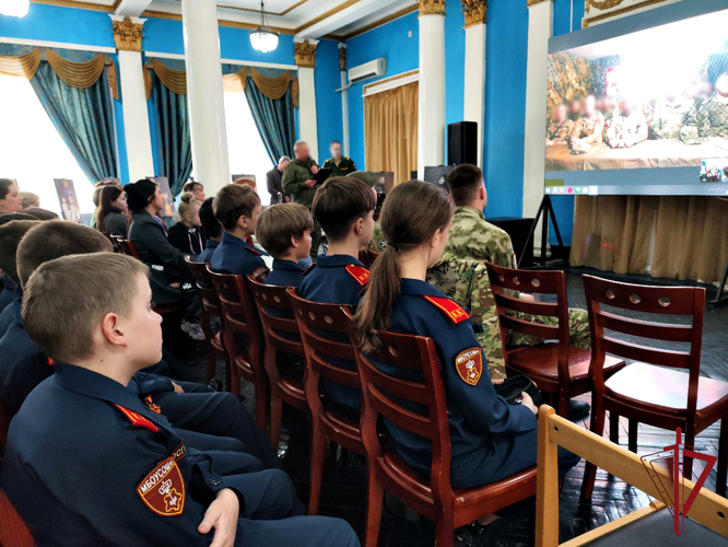 Кадеты Росгвардии в Приморье пообщались с участниками СВО