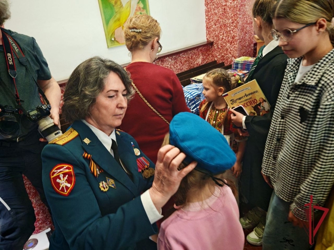 К Дню защиты детей во Владивостоке членам семей сотрудников и военнослужащих Росгвардии вручили подарки
