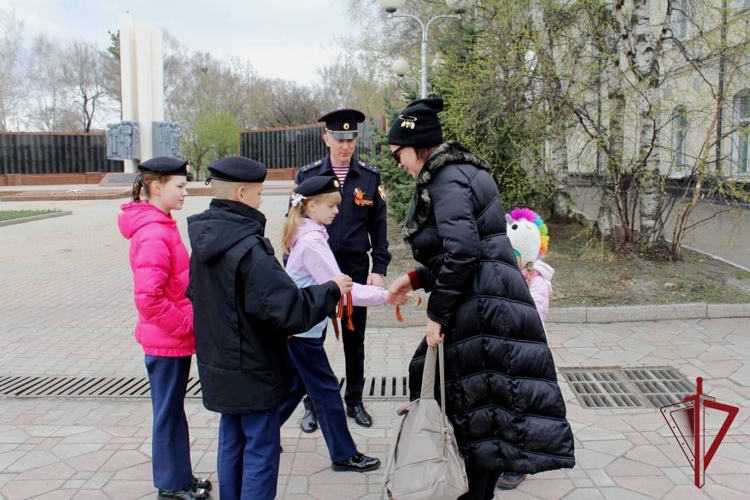 В Приморье росгвардейцы приняли участие во Всероссийской акции «Георгиевская ленточка»