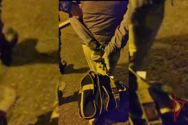 В центре Владивостока росгвардейцы по горячим следам задержали подозреваемого в краже