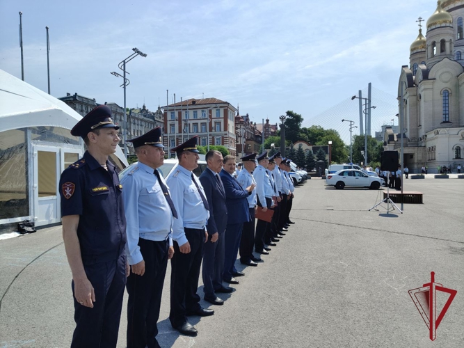 Во Владивостоке сотрудники вневедомственной охраны Росгвардии приняли участие в общегородском гарнизонном разводе