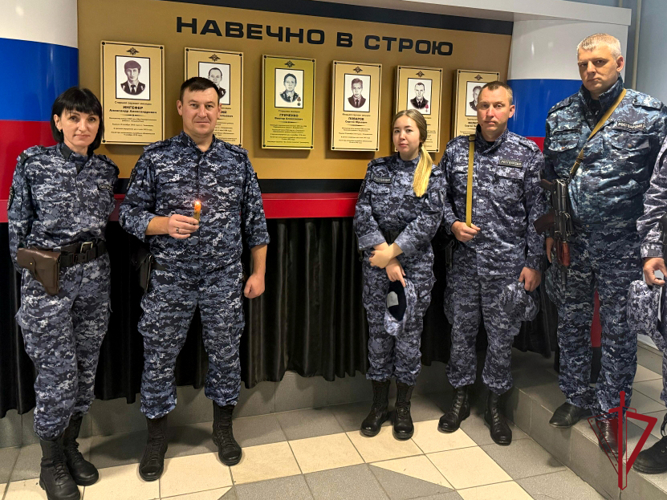 Сотрудники Управления вневедомственной охраны по городу Владивостоку почтили память погибшего коллеги