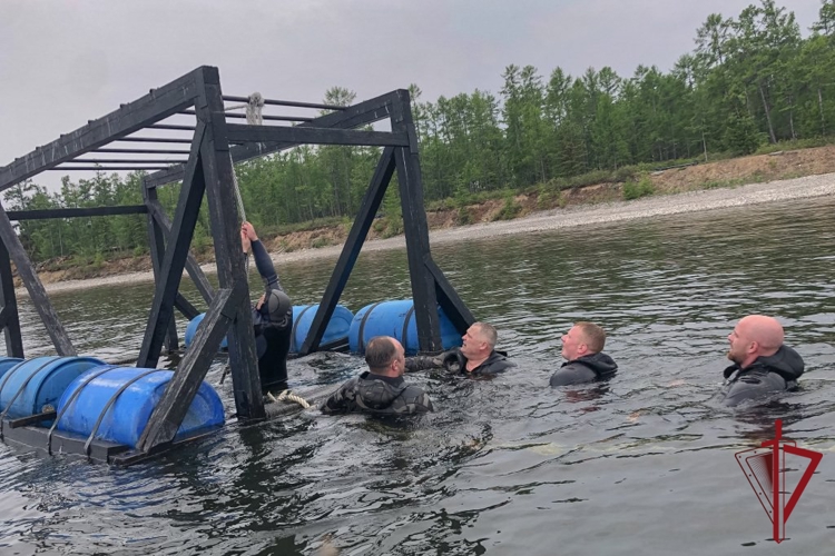 Водолазы Росгвардии провели занятия в акватории озера Байкал