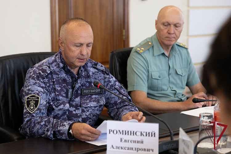 Сотрудники Росгвардии приняли участие в совещании по вопросам обеспечения мер безопасности в преддверии ВЭФ и нового учебного года