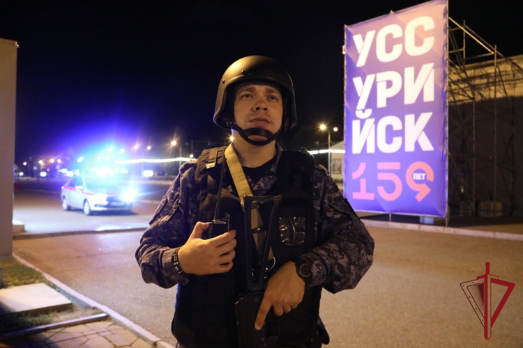 В Уссурийске сотрудники Росгвардии обеспечили безопасность граждан во время празднования дня города