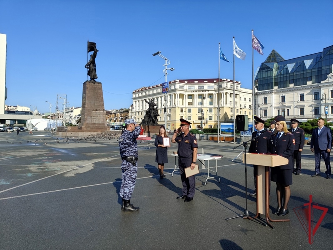 Во Владивостоке сотрудники Росгвардии приняли участие в общегородском инструктаже нарядов