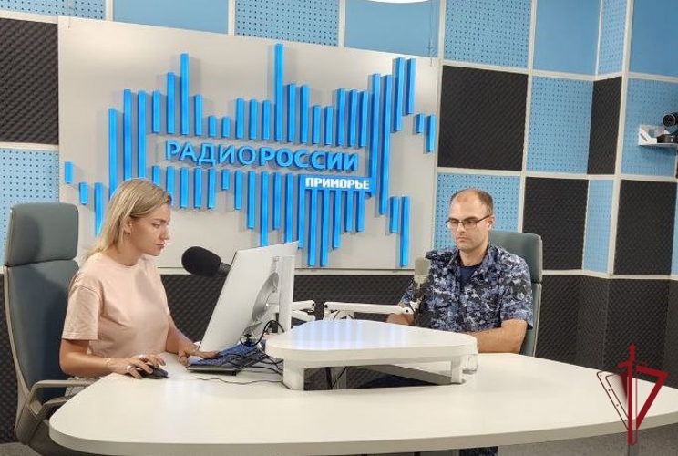 Во Владивостоке в День подразделений военно-политической работы состоялась «прямая линия» с офицером Росгвардии