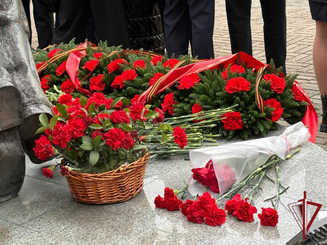 Во Владивостоке сотрудники спецподразделений Росгвардии отдали долг памяти погибшим коллегам