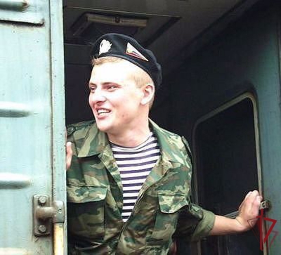 Во Владивостоке сотрудники ОМОН почтили память кавалера Ордена Мужества Романа Мицай