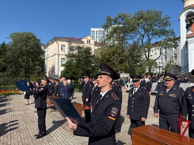 Начальник Управления Росгвардии по Приморскому краю принял участие в церемонии приведения к Присяге будущих полицейских