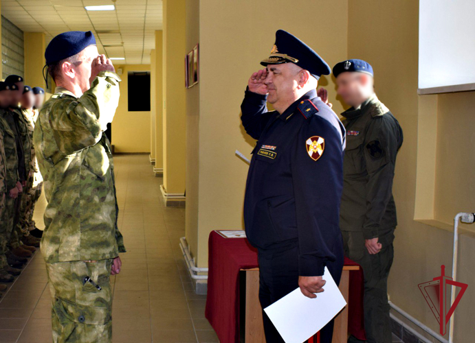 Начальник Управления Росгвардии по Приморскому краю поздравил СОБР «Леопард» с профессиональным праздником