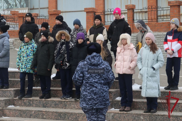 В День Героев Отечества Управление Росгвардии по Приморскому краю открыло свои двери для юных гостей
