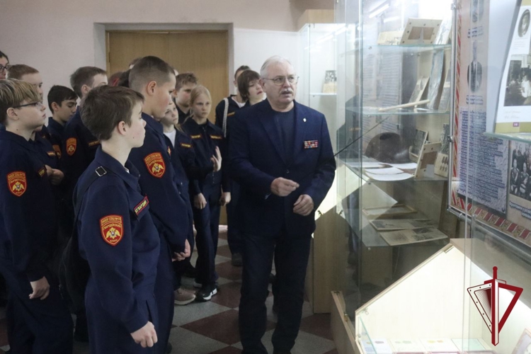 В День Героев Отечества Управление Росгвардии по Приморскому краю открыло свои двери для юных гостей
