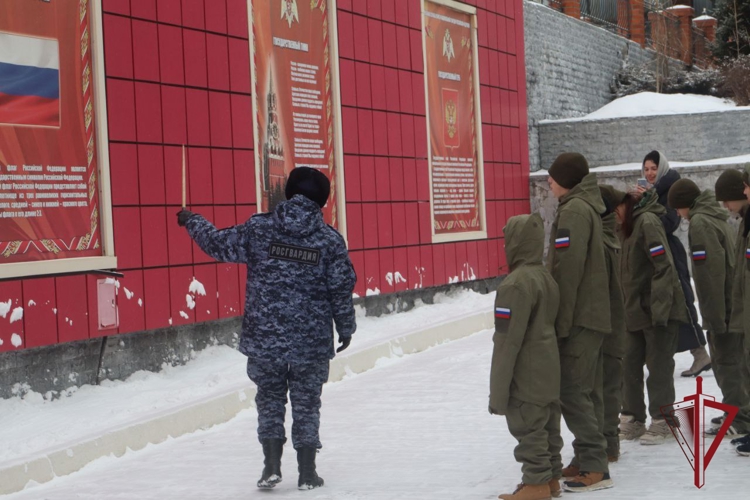 Воспитанники отряда «След леопарда» посетили Управление Росгвардии по Приморскому краю