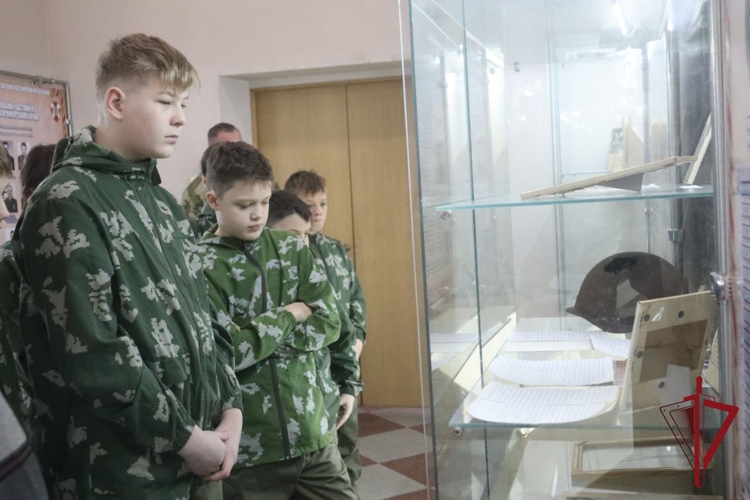 Воспитанники отряда «След леопарда» посетили Управление Росгвардии по Приморскому краю
