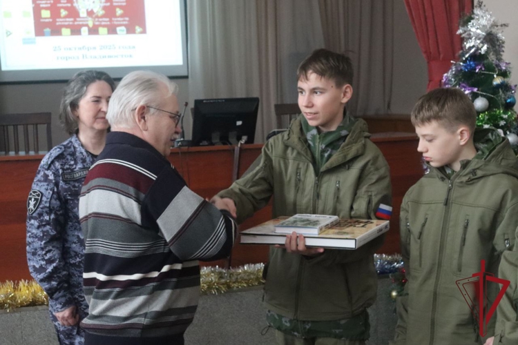 Воспитанники отряда «След леопарда» посетили Управление Росгвардии по Приморскому краю