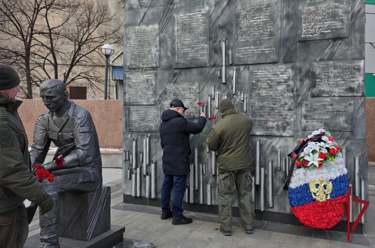 В День Героев Отечества росгвардейцы отдали дань памяти Героям России Владимиру Марченко и Ивану Маслову