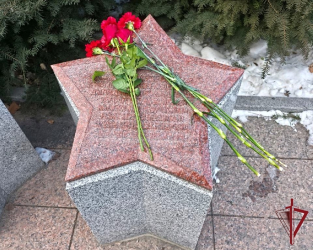 В День Героев Отечества росгвардейцы отдали дань памяти Героям России Владимиру Марченко и Ивану Маслову