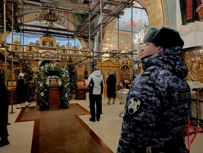 В Приморье росгвардейцы приняли участие в обеспечении безопасности граждан во время празднования Крещения