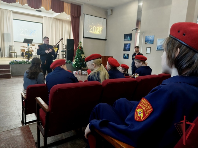 Уникальный мастер-класс провели военные музыканты Росгвардии для кадетов из Владивостока  