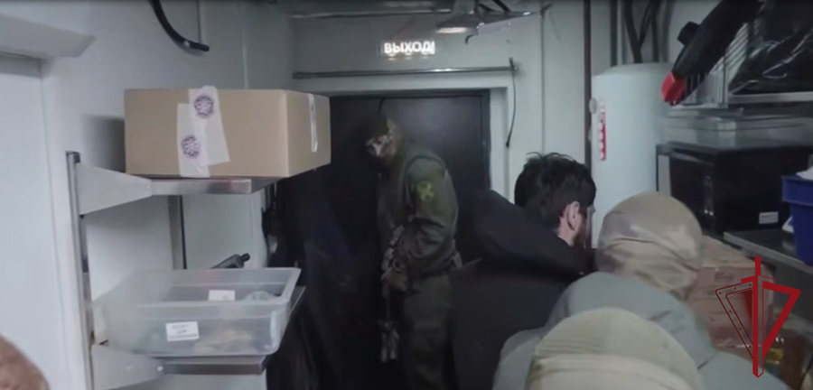 В Приморье при участии спецназа Росгвардии задержан подозреваемый к рассылке сообщений сексуального характера несовершеннолетней