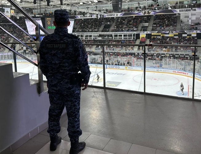 Росгвардейцы обеспечили безопасность граждан на матчах чемпионата России по хоккею во Владивостоке