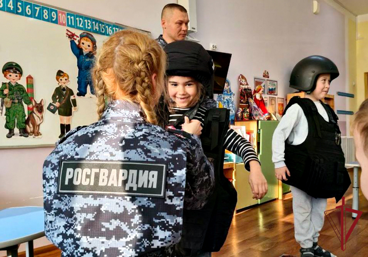 В Приморском крае сотрудники и военнослужащие Росгвардии организовали серию патриотических мероприятий  